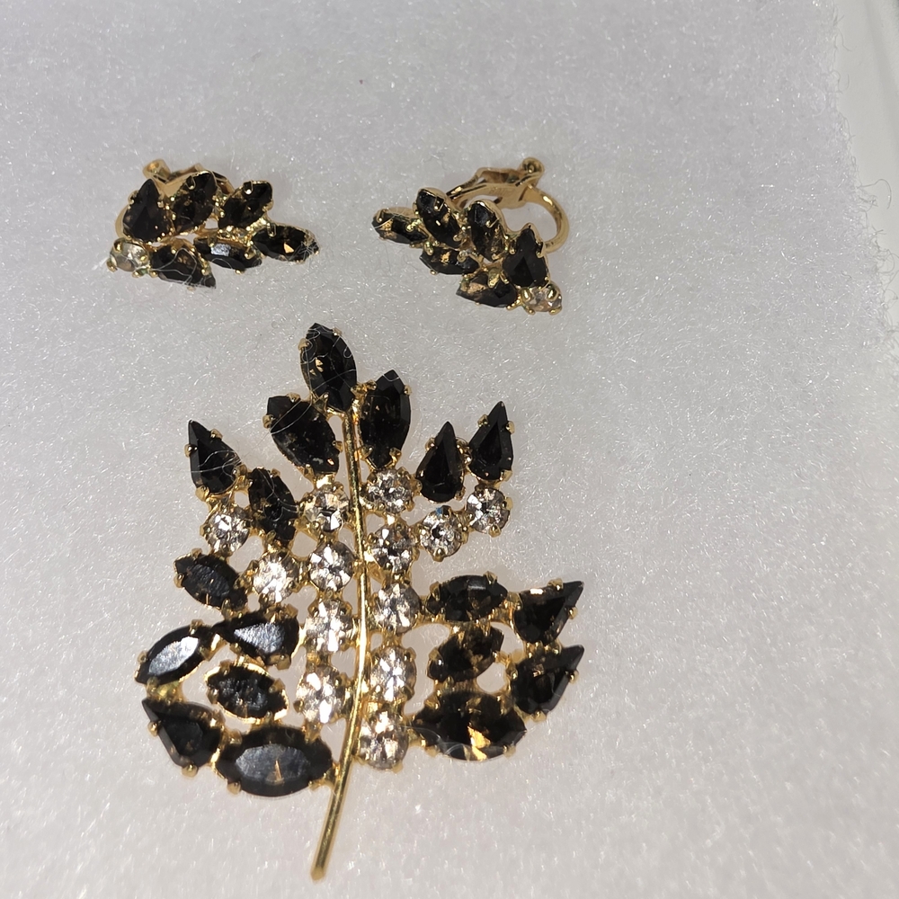 B. David Brooch Pin & Earrings Set Black Gold Tone Clip On Vintage Leaf Elegant